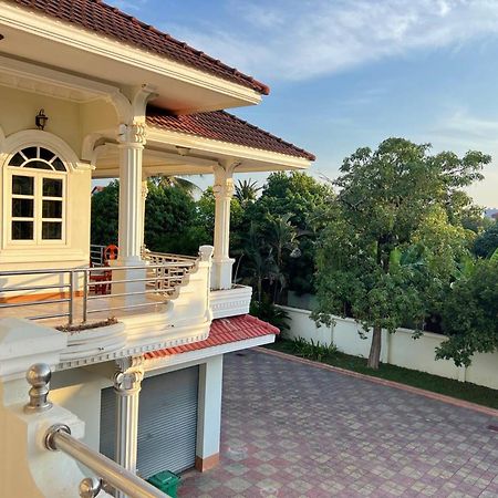 Lotus Blanc Homestay Villa Баттамбанг Экстерьер фото