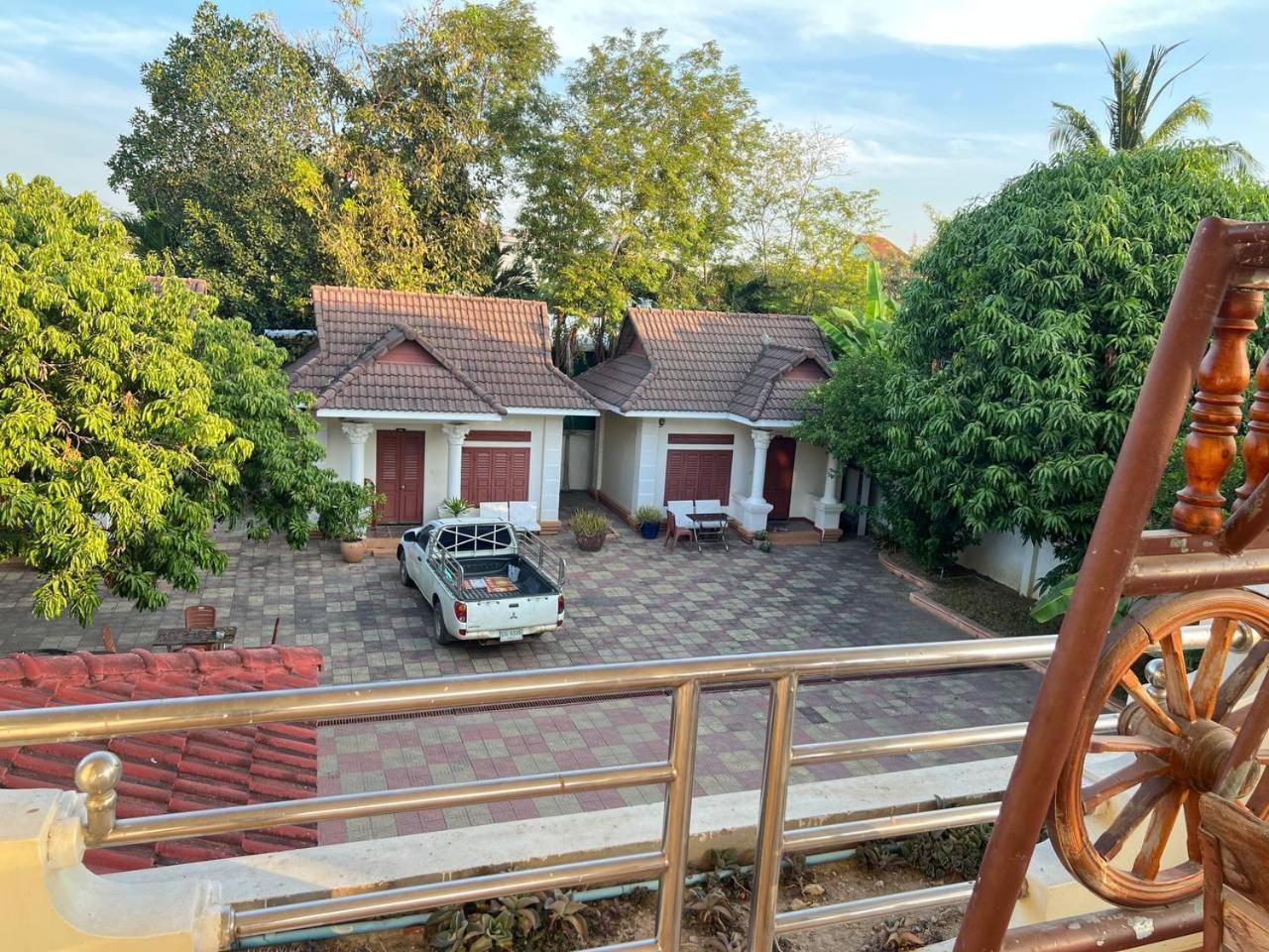 Lotus Blanc Homestay Villa Баттамбанг Экстерьер фото
