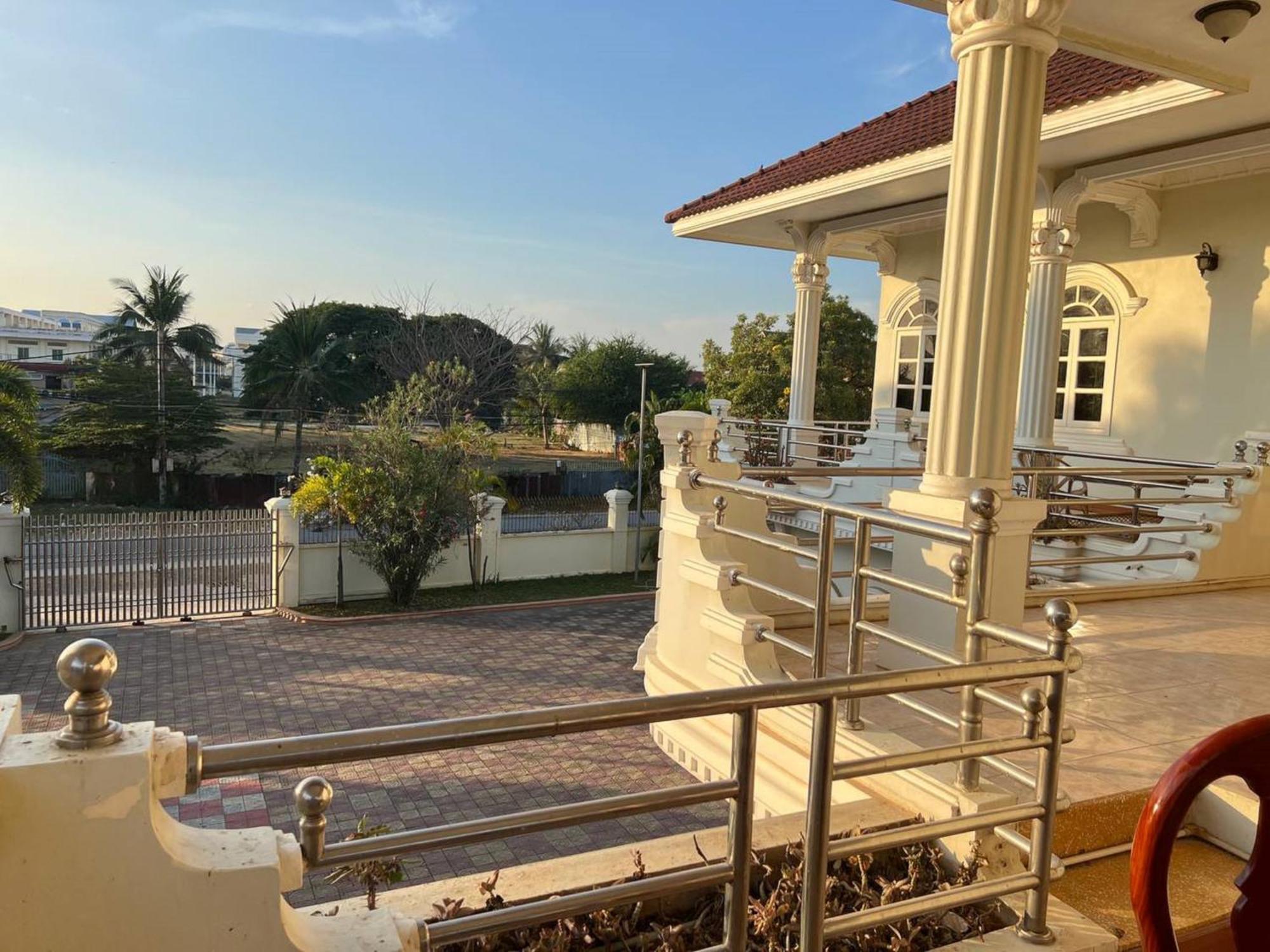 Lotus Blanc Homestay Villa Баттамбанг Экстерьер фото