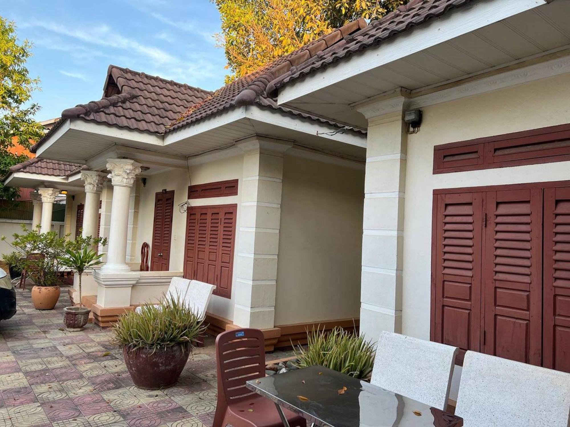Lotus Blanc Homestay Villa Баттамбанг Экстерьер фото